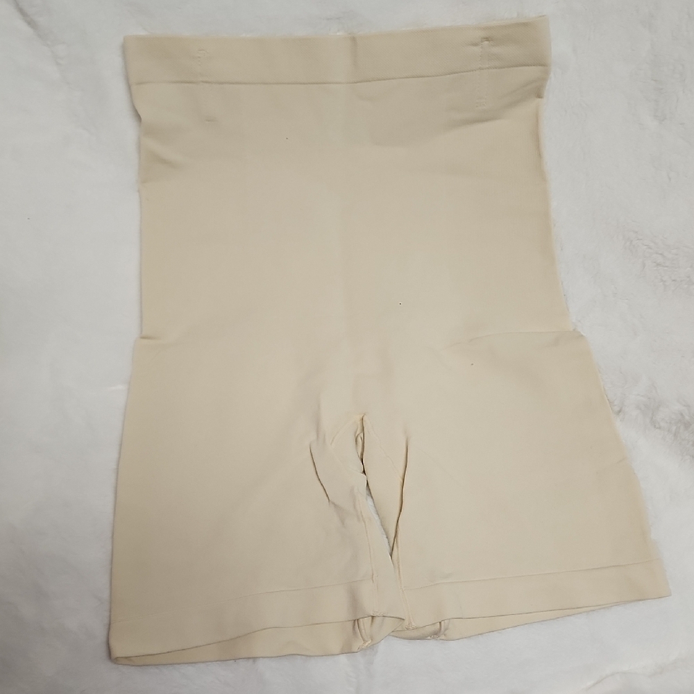 Cream High-Waisted Shapewear Shorts with Seamless Fit